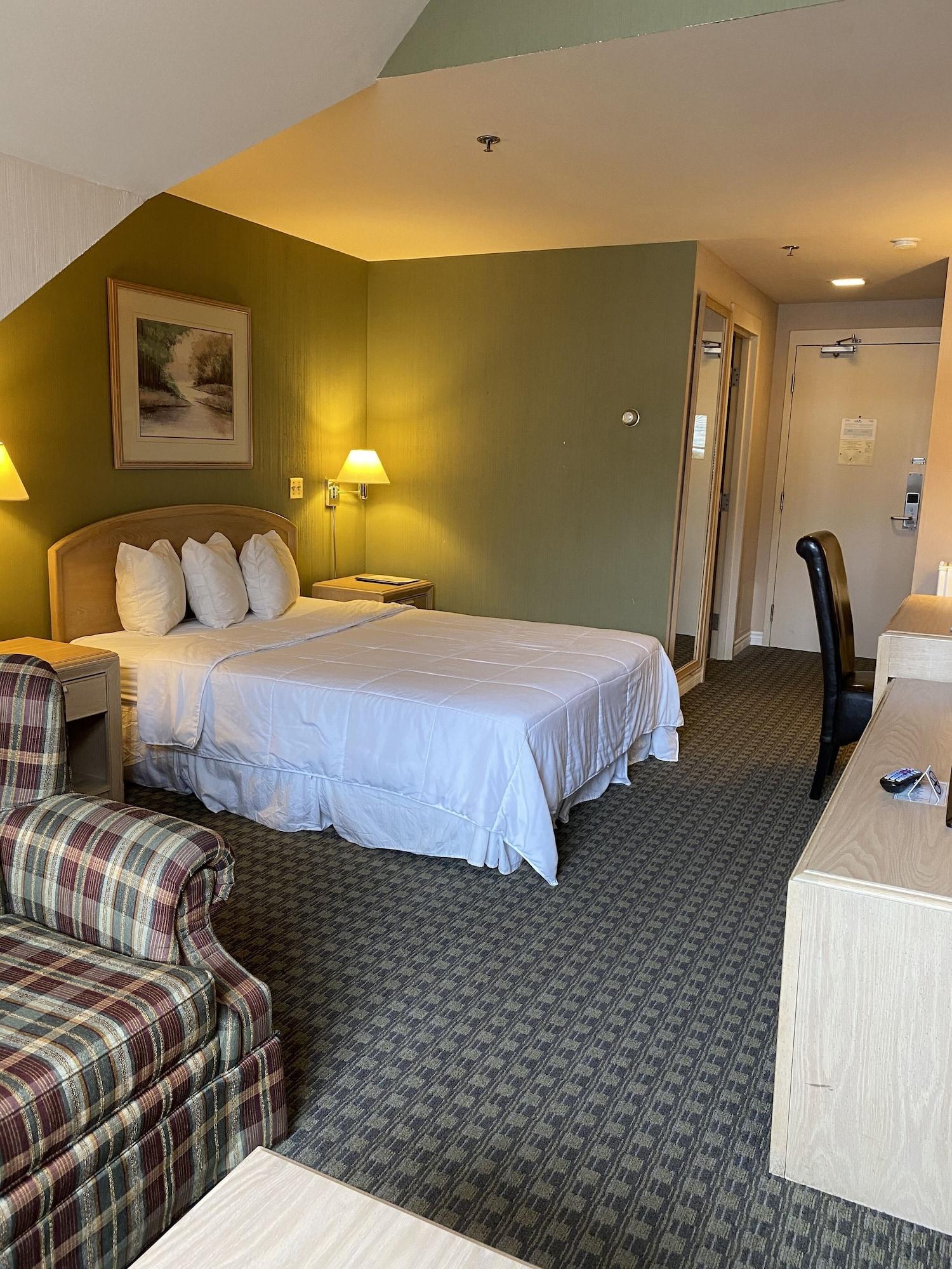 Riverside Resort And Conference Centre French Village エクステリア 写真