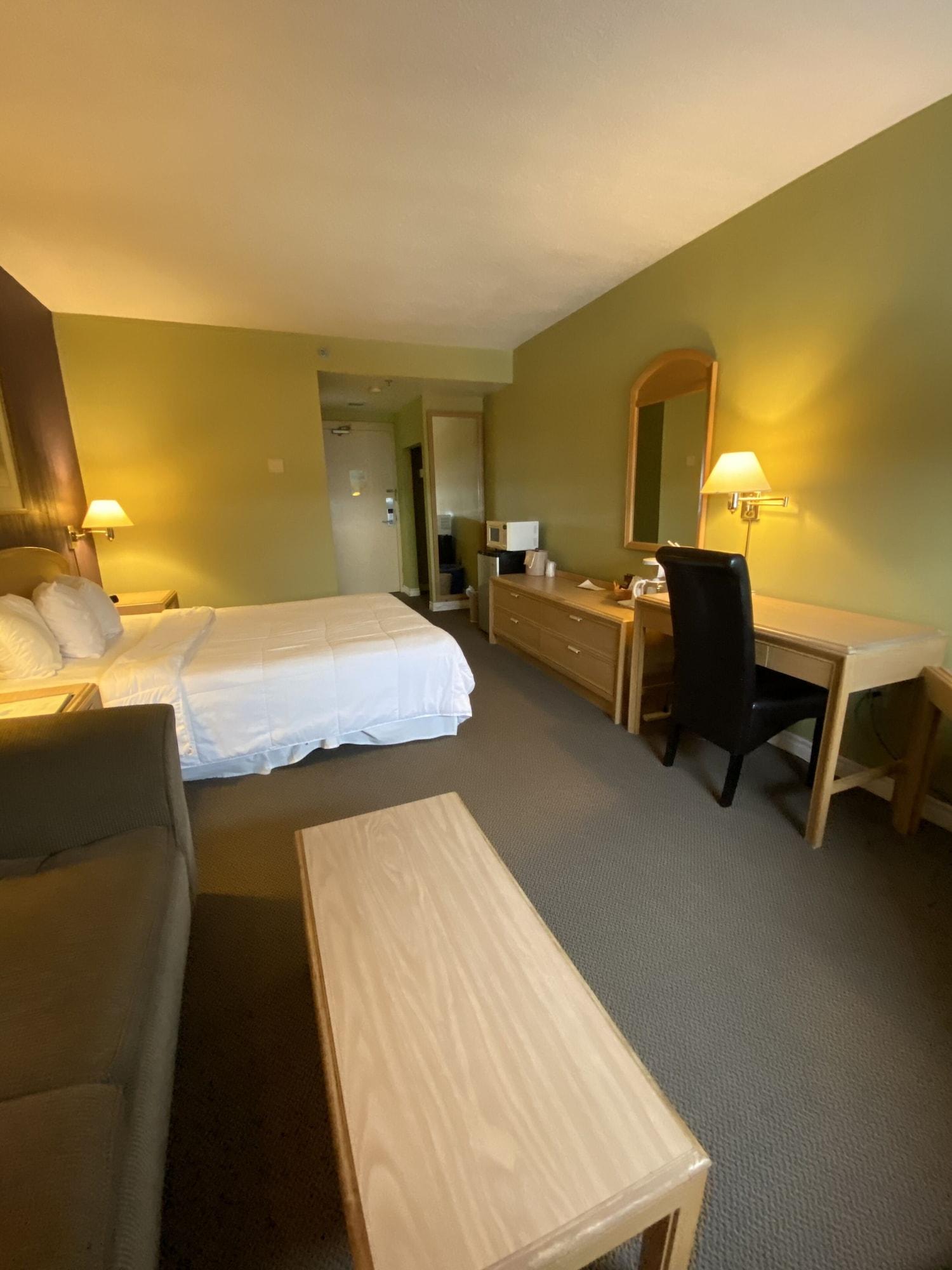Riverside Resort And Conference Centre French Village エクステリア 写真