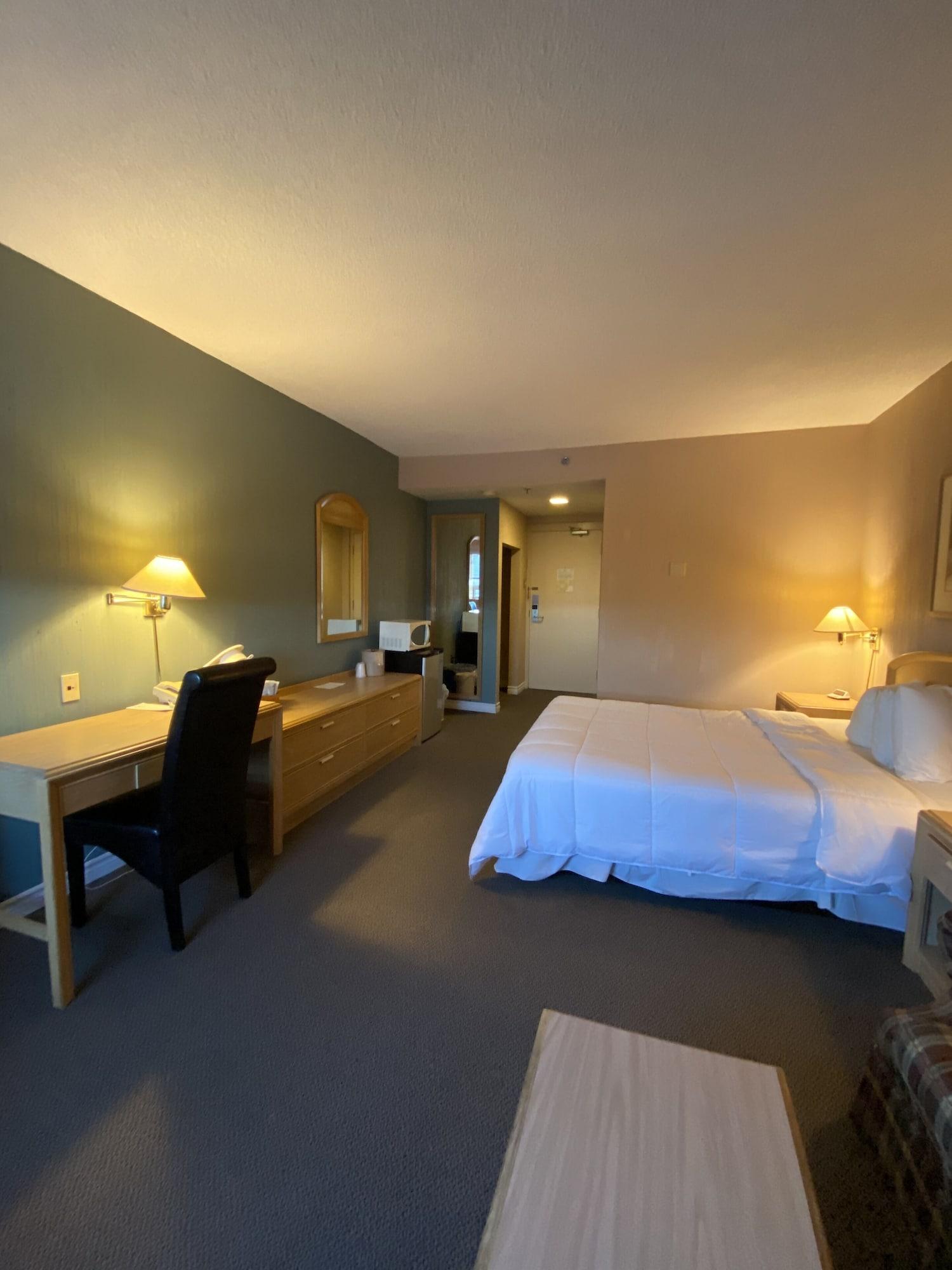 Riverside Resort And Conference Centre French Village エクステリア 写真