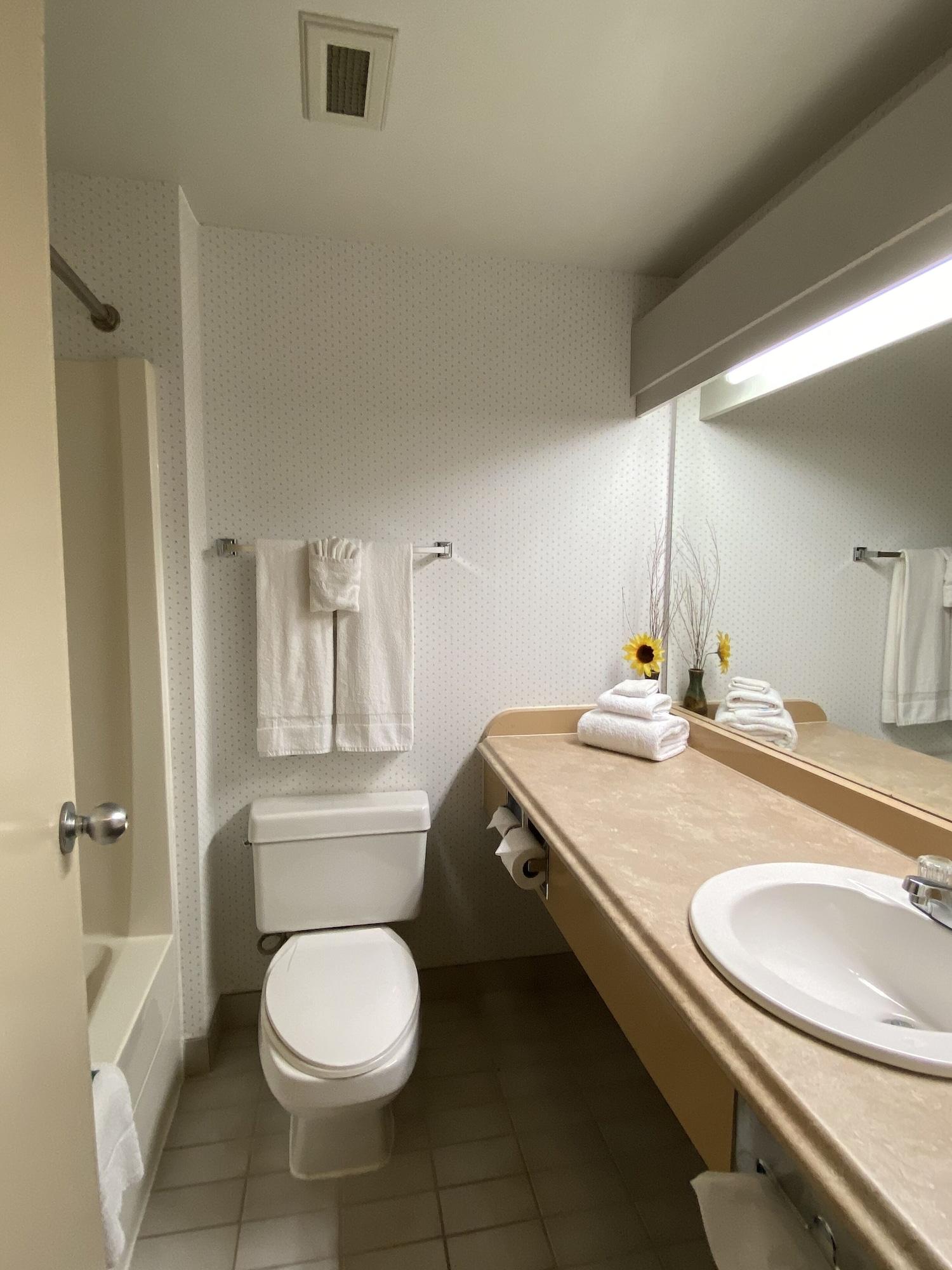 Riverside Resort And Conference Centre French Village エクステリア 写真