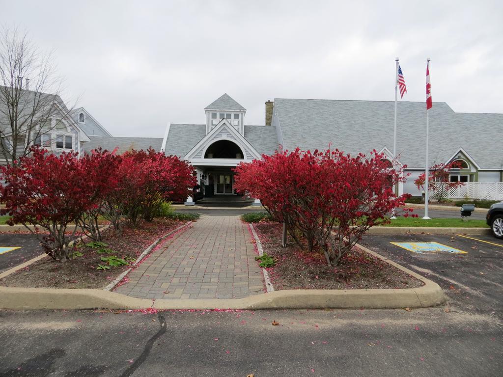 Riverside Resort And Conference Centre French Village エクステリア 写真