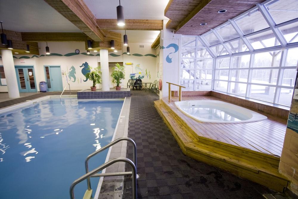 Riverside Resort And Conference Centre French Village エクステリア 写真