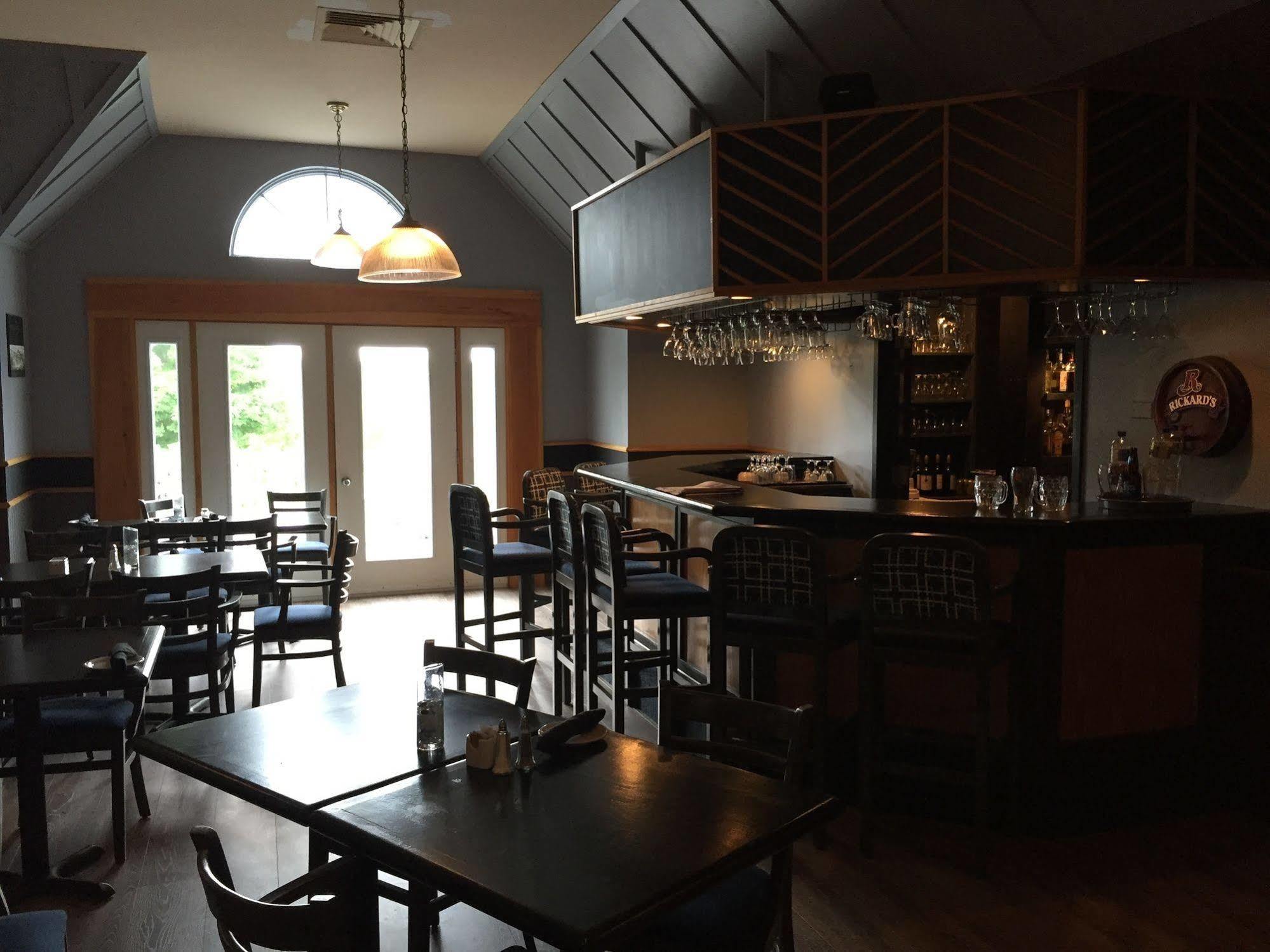 Riverside Resort And Conference Centre French Village エクステリア 写真