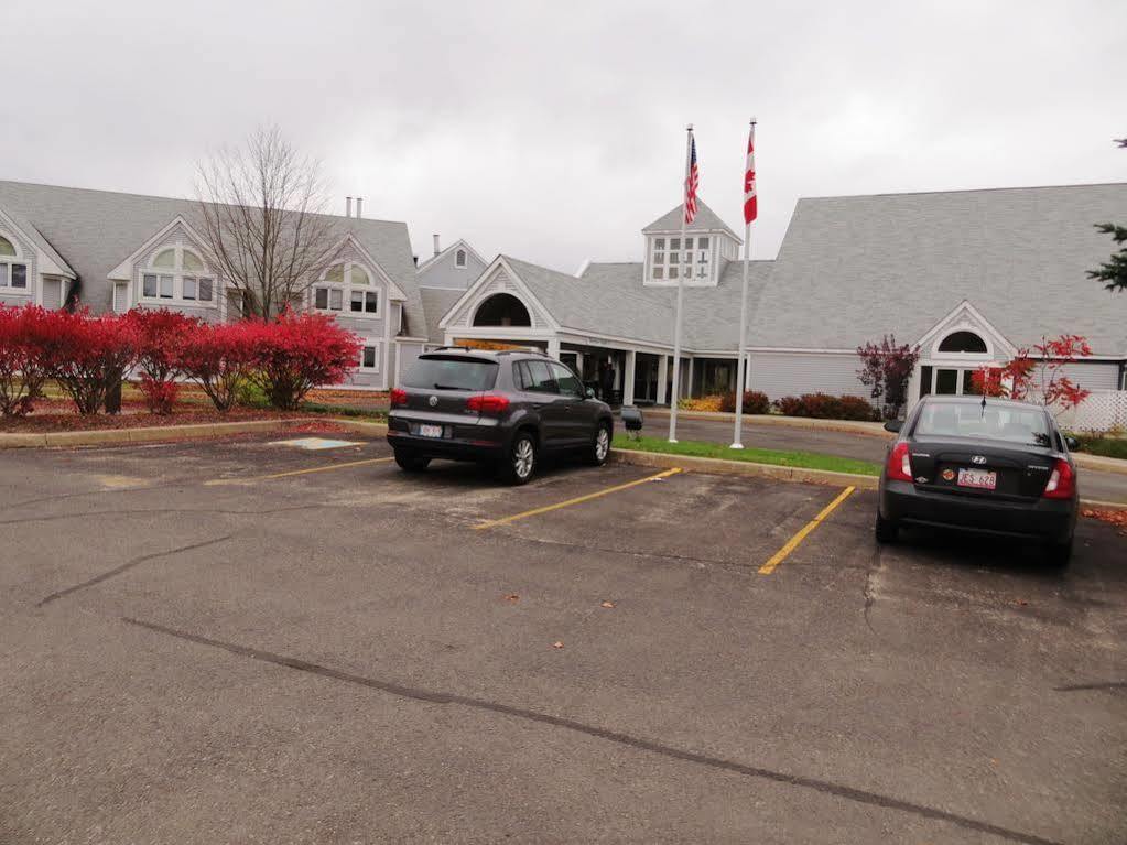 Riverside Resort And Conference Centre French Village エクステリア 写真