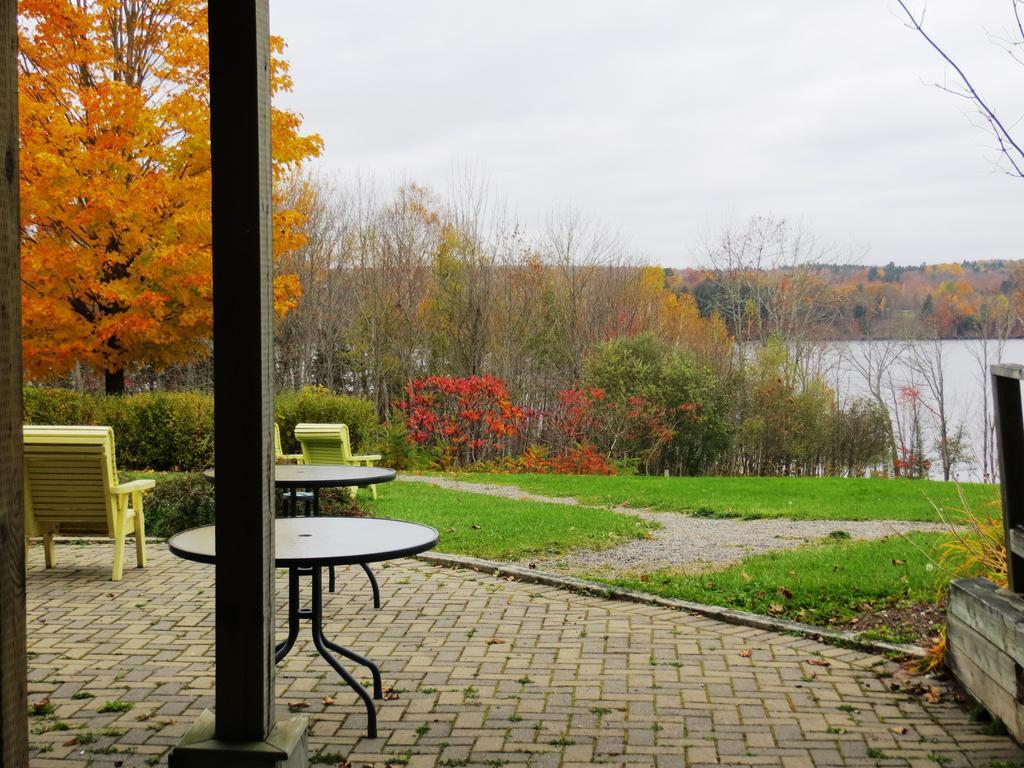 Riverside Resort And Conference Centre French Village エクステリア 写真